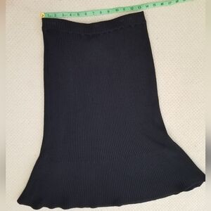NWOT St. John Collection Black Knit Tulip Knit Skirt. Size 6.